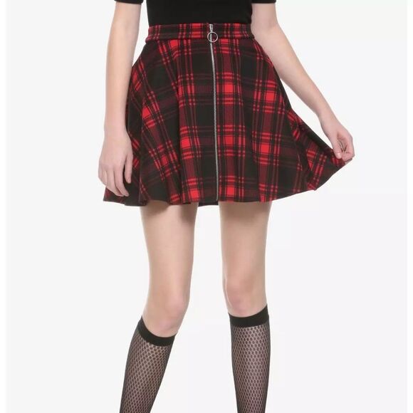 Hot Topic Black & Red Plaid O-Ring Mini Skater Skirt size Small Goth Grunge Punk - Picture 1 of 9